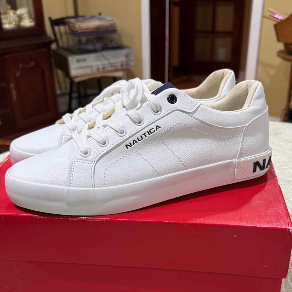 Nautica Breaton white vegan leather sneakers - size 10
